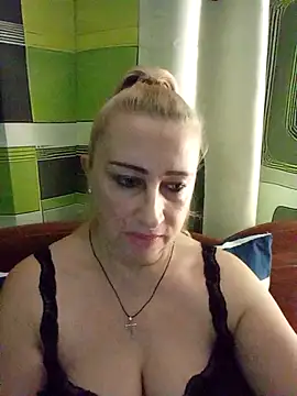 Snapshot of Esenia505 chatting on 16, 12, 2025 Esenia505 online show from 16, 12, 2025