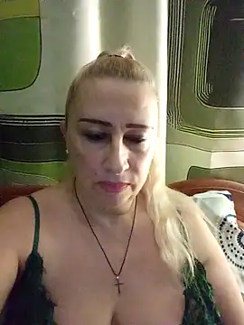 Snapshot of Esenia505 chatting on 18, 12, 2025 Esenia505 online show from 18, 12, 2025