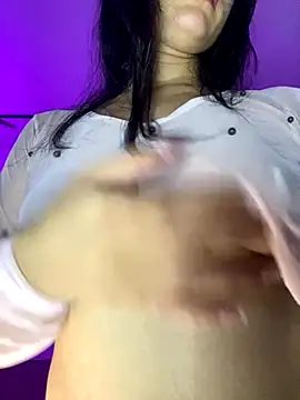 Snapshot of Sara-215 chatting on 23, 11, 2025 Sara-215 online show from 23, 11, 2025