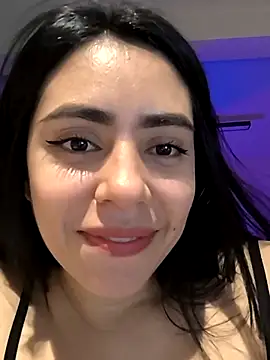 Snapshot of Sara-215 chatting on 17, 12, 2025 Sara-215 online show from 17, 12, 2025