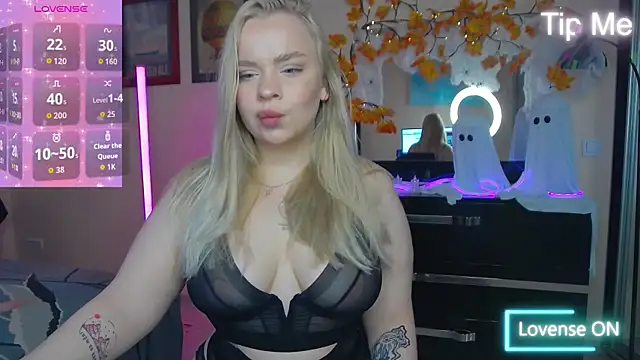 Snapshot of LisaCandy1 chatting on 31, 10, 2025 LisaCandy1 online show from 31, 10, 2025