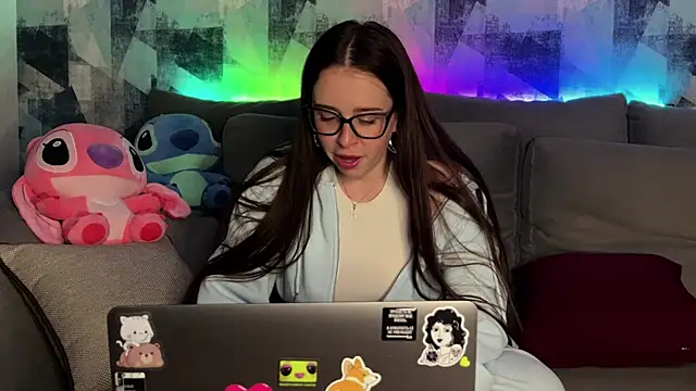 OhNicolle online show from 8, 11, 2025