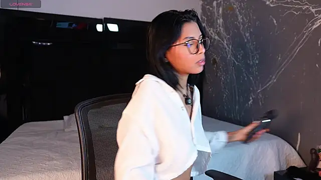 Snapshot of LilithLuxorr chatting on 24, 11, 2025 LilithLuxorr online show from 24, 11, 2025