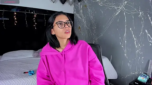 Snapshot of LilithLuxorr chatting on 4, 12, 2025 LilithLuxorr online show from 4, 12, 2025