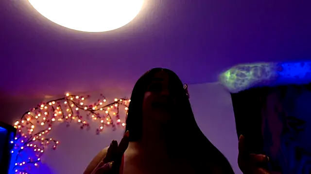 Snapshot of TriplexTemptationx chatting on 15, 11, 2025 TriplexTemptationx online show from 15, 11, 2025