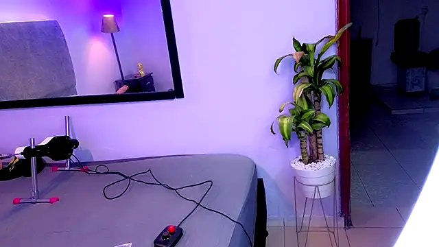 Snapshot of Flor_Gil chatting on 12, 11, 2025 Flor Gil online show from 12, 11, 2025