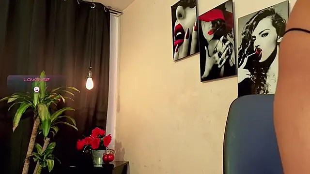 Snapshot of Flor_Gil chatting on 23, 11, 2025 Flor Gil online show from 23, 11, 2025