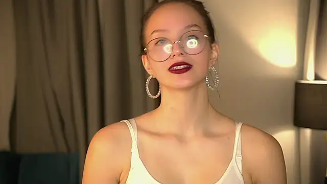 Snapshot of VetaManhardt chatting on 11, 11, 2025 VetaManhardt online show from 11, 11, 2025