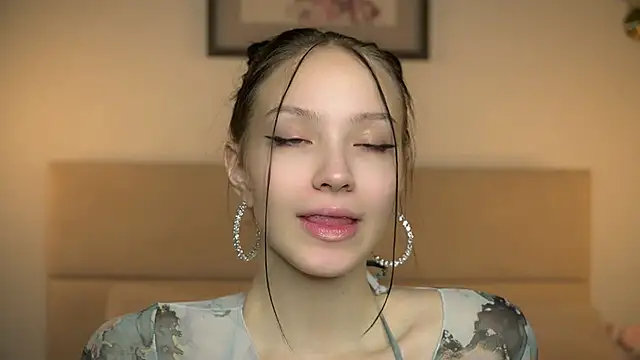 Snapshot of VetaManhardt chatting on 18, 11, 2025 VetaManhardt online show from 18, 11, 2025