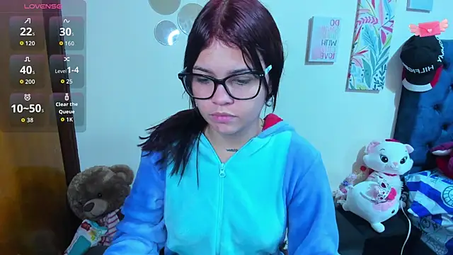 Snapshot of Emma_boo chatting on 6, 11, 2025 Emma boo online show from 6, 11, 2025