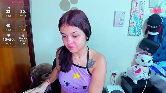 Snapshot of Emma_boo chatting on 12, 11, 2025 Emma boo online show from 12, 11, 2025