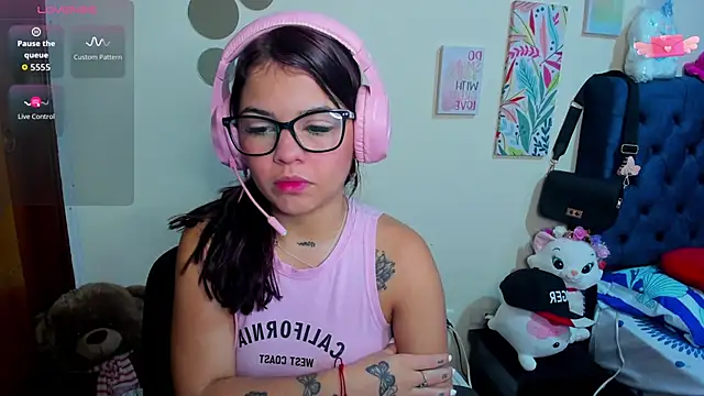 Snapshot of Emma_boo chatting on 17, 11, 2025 Emma boo online show from 17, 11, 2025