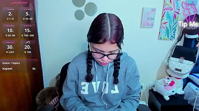 Snapshot of Emma_boo chatting on 4, 12, 2025 Emma boo online show from 4, 12, 2025