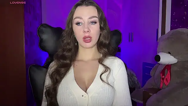 Snapshot of SweetCherry__N chatting on 4, 12, 2025 SweetCherry N online show from 4, 12, 2025