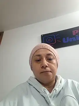 Snapshot of Caroline_belle chatting on 8, 11, 2025 Caroline belle online show from 8, 11, 2025