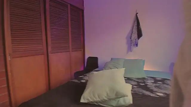 estmonnn online show from 15, 12, 2025