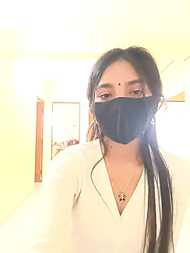 Sanaya Queen19 online show from 9, 11, 2025