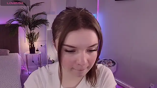 Snapshot of Alice_Bloome chatting on 29, 10, 2025 Alice Bloome online show from 29, 10, 2025