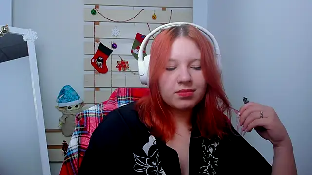 Snapshot of FoxPlayXX chatting on 14, 12, 2025 FoxPlayXX online show from 14, 12, 2025