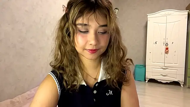 Snapshot of LovelyLara chatting on 30, 10, 2025 LovelyLara online show from 30, 10, 2025