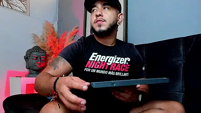 Snapshot of MarcusConnor chatting on 12, 11, 2025 MarcusConnor online show from 12, 11, 2025