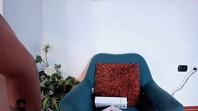 Snapshot of LahanaKimish chatting on 13, 11, 2025 LahanaKimish online show from 13, 11, 2025