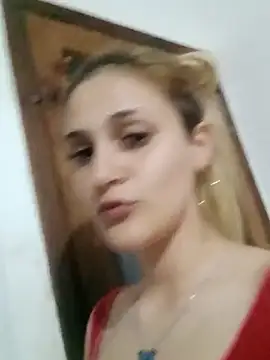 Snapshot of larubia_arg chatting on 4, 11, 2025 larubia arg online show from 4, 11, 2025