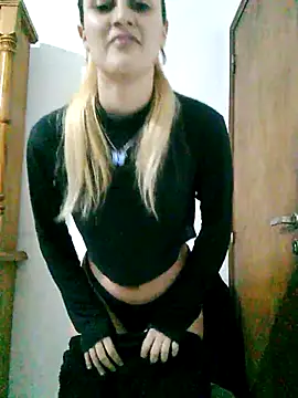 Snapshot of larubia_arg chatting on 6, 11, 2025 larubia arg online show from 6, 11, 2025