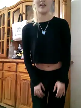 Snapshot of larubia_arg chatting on 7, 11, 2025 larubia arg online show from 7, 11, 2025