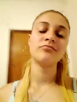 Snapshot of larubia_arg chatting on 15, 11, 2025 larubia arg online show from 15, 11, 2025