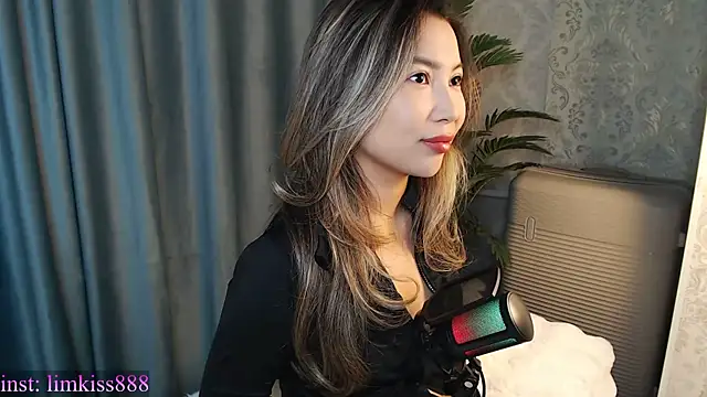 Snapshot of limkiss chatting on 16, 12, 2025 limkiss online show from 16, 12, 2025