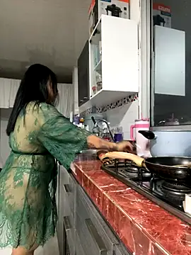 Snapshot of Natural_BIGASS_Nina chatting on 4, 12, 2025 Natural BIGASS Nina online show from 4, 12, 2025