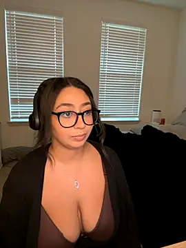 Snapshot of minha_baby chatting on 12, 11, 2025 minha baby online show from 12, 11, 2025