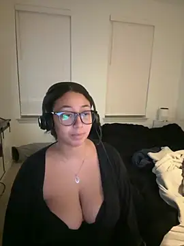 Snapshot of minha_baby chatting on 23, 11, 2025 minha baby online show from 23, 11, 2025