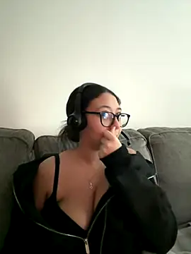 Snapshot of minha_baby chatting on 30, 11, 2025 minha baby online show from 30, 11, 2025