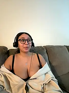 Snapshot of minha_baby chatting on 2, 12, 2025 minha baby online show from 2, 12, 2025