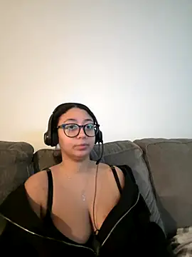 Snapshot of minha_baby chatting on 3, 12, 2025 minha baby online show from 3, 12, 2025