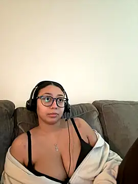 Snapshot of minha_baby chatting on 4, 12, 2025 minha baby online show from 4, 12, 2025