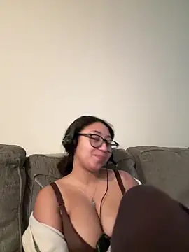 Snapshot of minha_baby chatting on 14, 12, 2025 minha baby online show from 14, 12, 2025