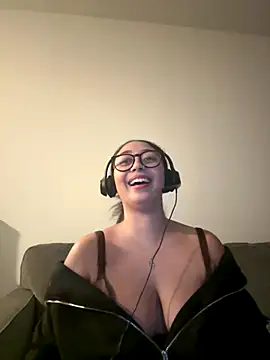 Snapshot of minha_baby chatting on 18, 12, 2025 minha baby online show from 18, 12, 2025