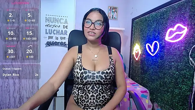 Snapshot of valeria_martinez19 chatting on 18, 11, 2025 valeria martinez19 online show from 18, 11, 2025