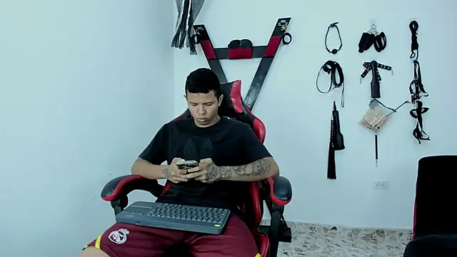 Steven19 LatinBoy online show from 5, 11, 2025