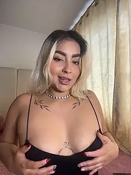 Snapshot of Elina_Hills chatting on 6, 3, 2026 Elina Hills online show from 6, 3, 2026