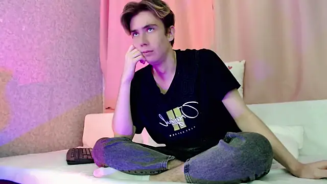 Snapshot of Harvey_foster chatting on 26, 11, 2025 Harvey foster online show from 26, 11, 2025