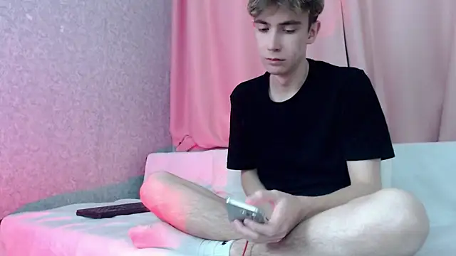 Snapshot of Harvey_foster chatting on 17, 12, 2025 Harvey foster online show from 17, 12, 2025