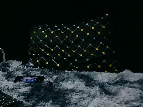 Hot-babyyboy30 online show from 5, 2, 2026