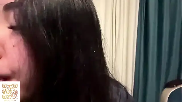 Snapshot of APRYLSUN chatting on 17, 11, 2025 APRYLSUN online show from 17, 11, 2025