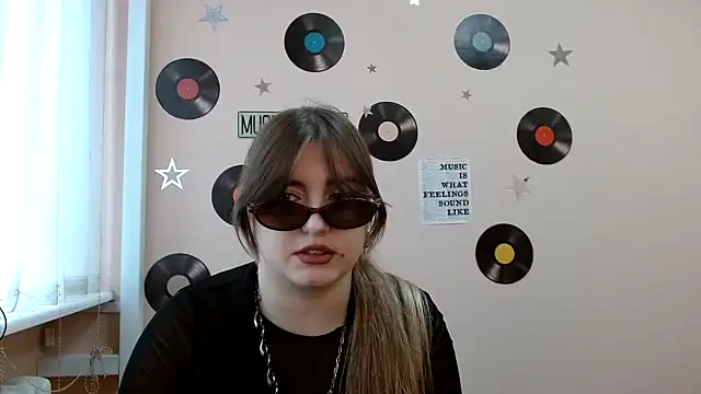 Snapshot of Dance__Queen chatting on 31, 10, 2025 Dance  Queen online show from 31, 10, 2025