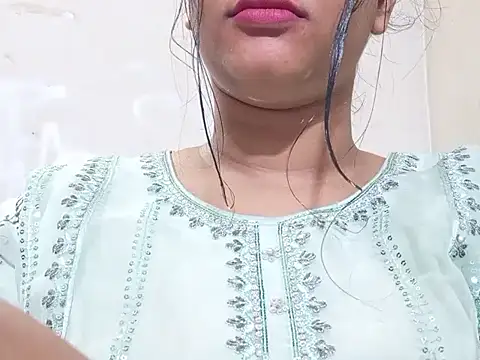 Snapshot of Nancy_queen001 chatting on 12, 11, 2025 Nancy queen001 online show from 12, 11, 2025