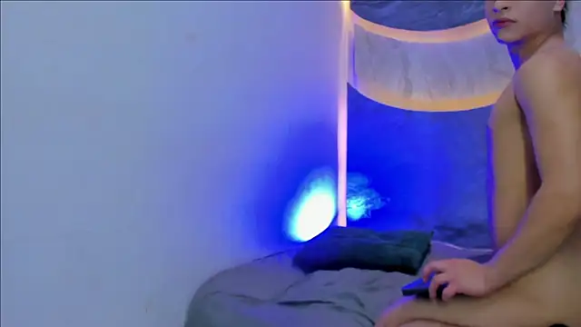 Snapshot of Hot_guys_sex3_ chatting on 31, 10, 2025 Hot guys sex3  online show from 31, 10, 2025